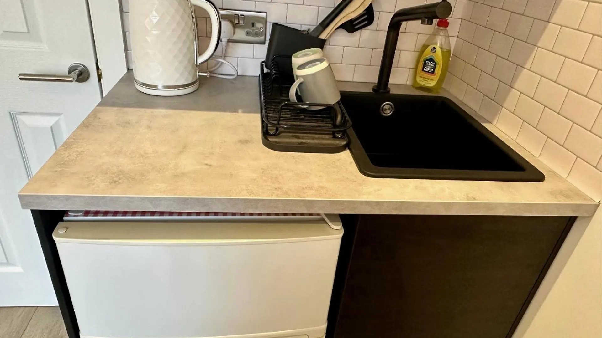 Spacious En-Suite Private Bath And Kitchen Studio Flat Canary Wharf No 3 London 0*,  United Kingdom