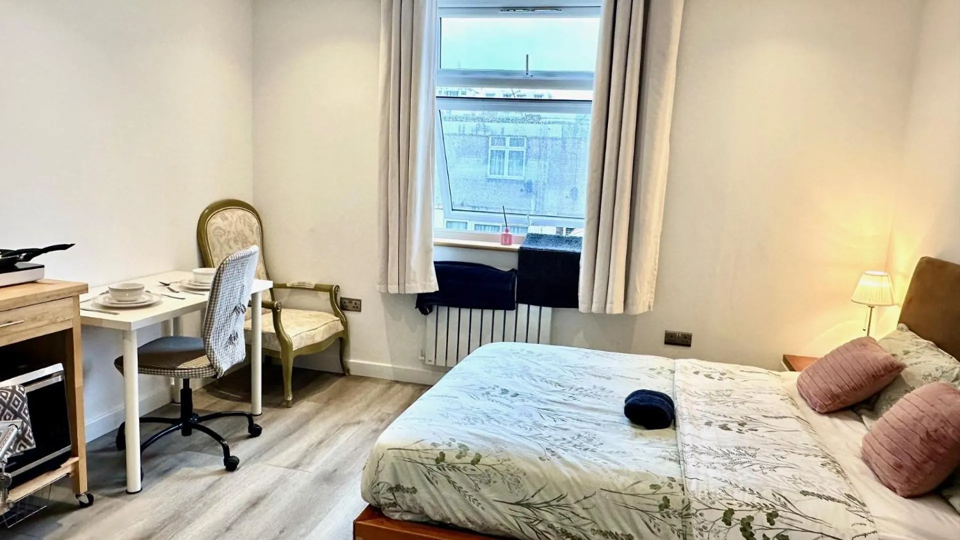 לונדון Spacious En-Suite Private Bath And Kitchen Studio Flat Canary Wharf No 3